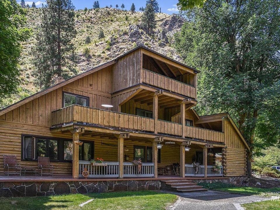 The Community At Riggins Hot Springs Hotel Exterior photo